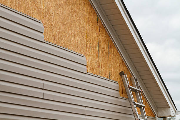 Professional Siding Replacement technician working in Smyrna, TN